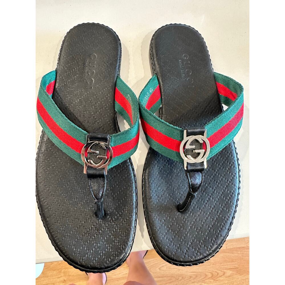 Gucci Men's thong sandal with Interlocking G, Size 40 or US 7